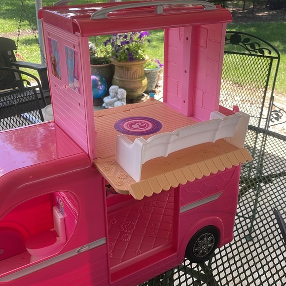 Barbie Pop-Up Camper Playset/Party Bus - Picture 6 of 10